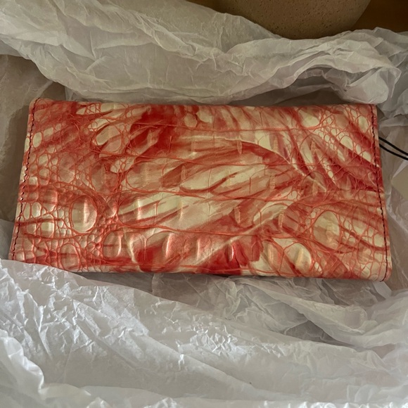 I will be listing some of my Brahmin purses to help with medical bills - Picture 5 of 5